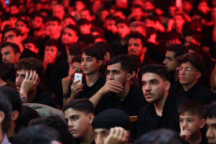 عزاداری پرشور نسل جوان در شب رحلت حضرت معصومه(س)