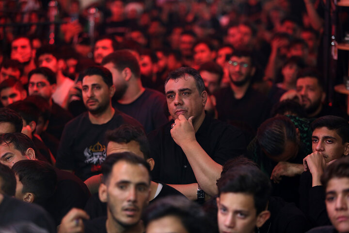 عزاداری پرشور نسل جوان در شب رحلت حضرت معصومه(س)