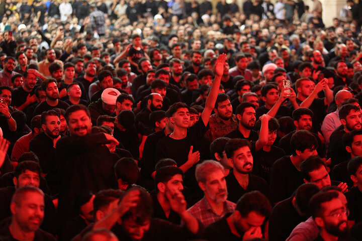 عزاداری پرشور نسل جوان در شب رحلت حضرت معصومه(س)