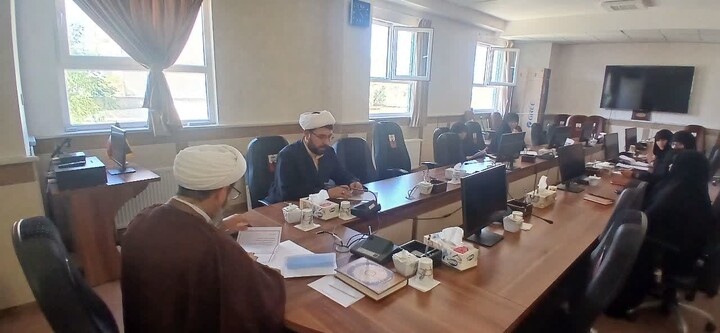 تصاویر / جلسه هیئت اندیشه ورز بسیج طلاب خواهران استان آذربایجان شرقی
