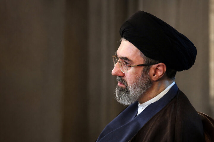 El Ayatolá Al-Uzma Shairi Zanjani ha sido un erudito investigador y profundo