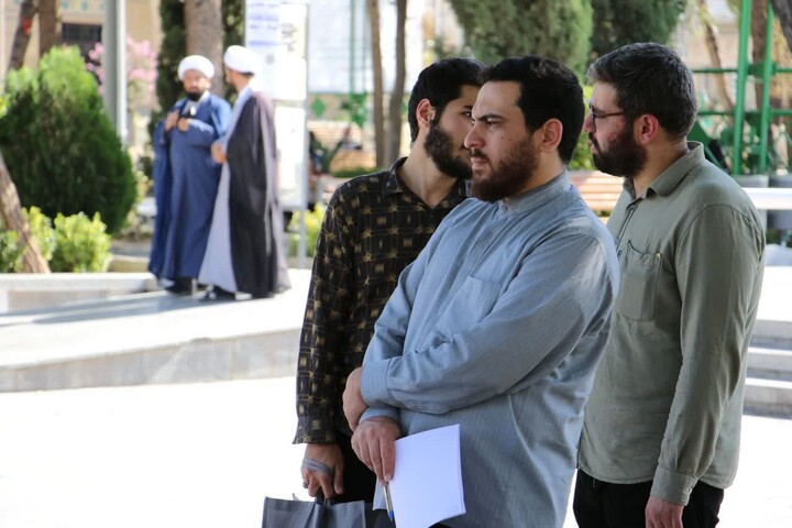 تصاویر|تجدید میثاق طلاب و روحانیون اصفهان با شهدا در آغاز هفته دفاع مقدس