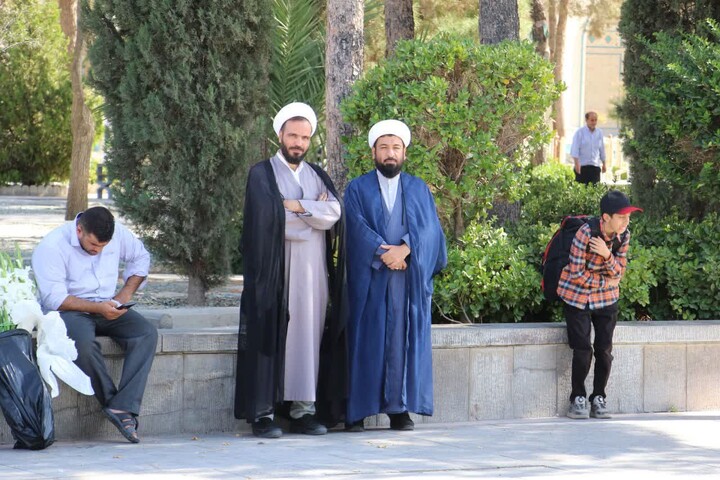 تصاویر|تجدید میثاق طلاب و روحانیون اصفهان با شهدا در آغاز هفته دفاع مقدس