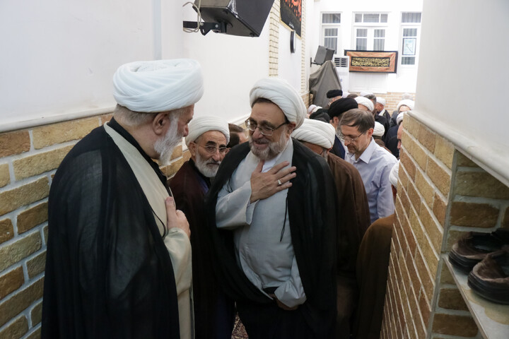 تصاویر/ حضور علما و شخصیت های حوزوی در دفتر مرحوم آیت‌الله العظمی شبیری زنجانی برای عرض تسلیت