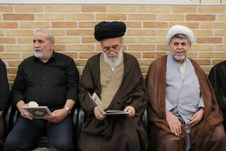 تصاویر/ حضور علما و شخصیت های حوزوی در دفتر مرحوم آیت‌الله العظمی شبیری زنجانی برای عرض تسلیت