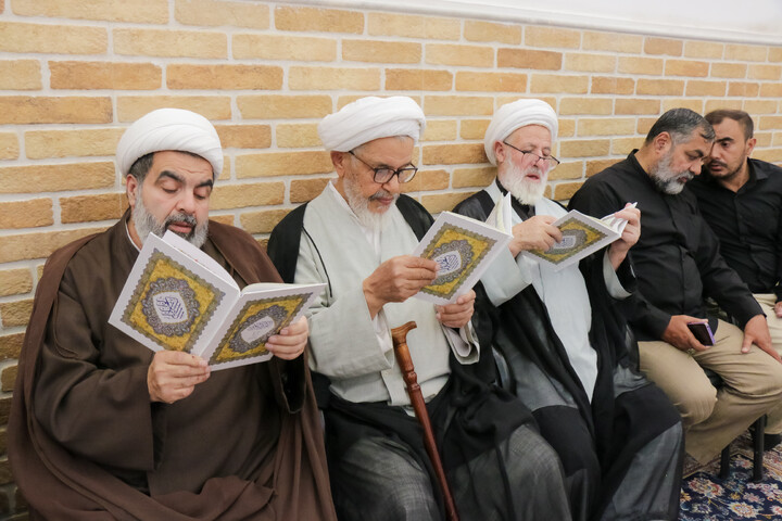 تصاویر/ حضور علما و شخصیت های حوزوی در دفتر مرحوم آیت‌الله العظمی شبیری زنجانی برای عرض تسلیت