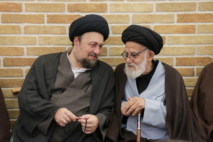 تصاویر/ حضور علما و شخصیت های حوزوی در دفتر مرحوم آیت‌الله العظمی شبیری زنجانی برای عرض تسلیت