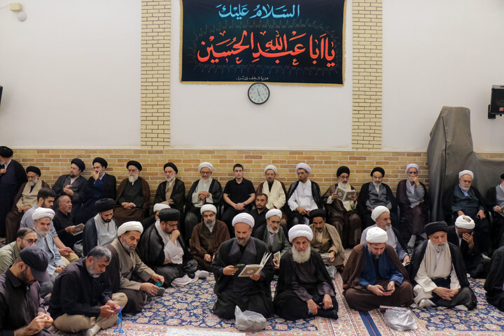 تصاویر/ حضور علما و شخصیت های حوزوی در دفتر مرحوم آیت‌الله العظمی شبیری زنجانی برای عرض تسلیت
