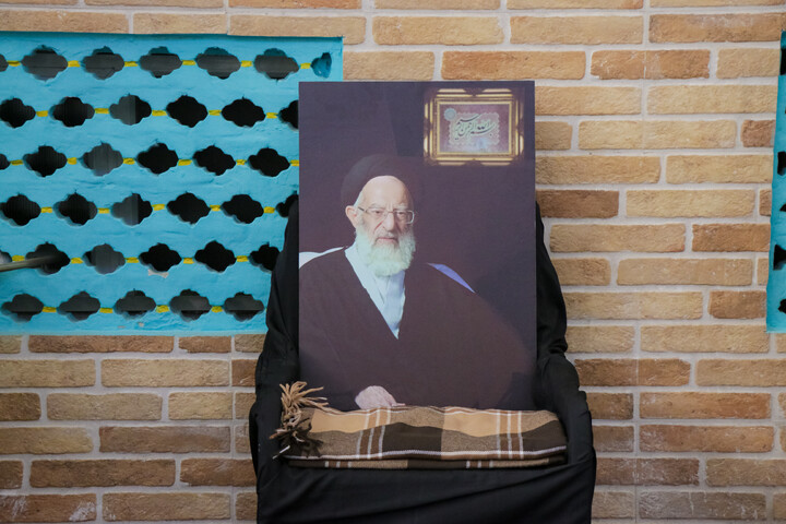 تصاویر/ حضور علما و شخصیت های حوزوی در دفتر مرحوم آیت‌الله العظمی شبیری زنجانی برای عرض تسلیت