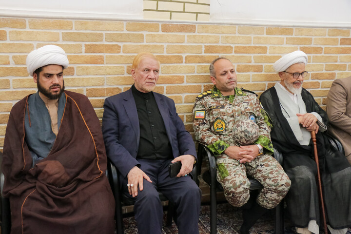 تصاویر/ حضور علما و شخصیت های حوزوی در دفتر مرحوم آیت‌الله العظمی شبیری زنجانی برای عرض تسلیت