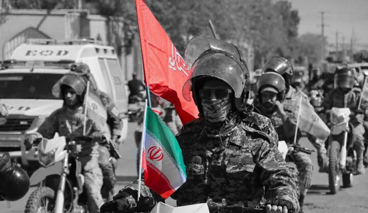 تصاویر/ رژه اقتدار خودرویی و موتوری یگان های نظامی کلانشهر اراک