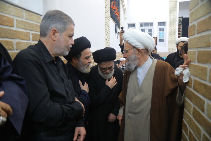 تصاویر / حضور علما و طلاب در بیت مرحوم آیت الله العظمی شبیری زنجانی