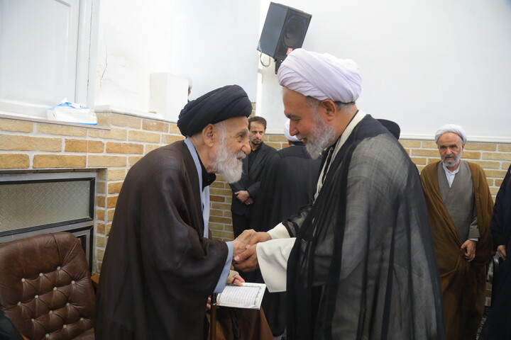 تصاویر / حضور علما و طلاب در بیت مرحوم آیت الله العظمی شبیری زنجانی