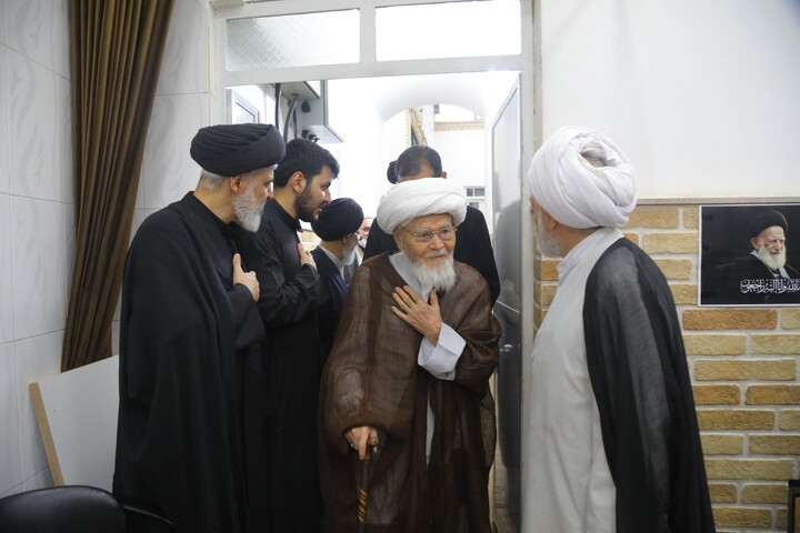 تصاویر / حضور علما و طلاب در بیت مرحوم آیت الله العظمی شبیری زنجانی