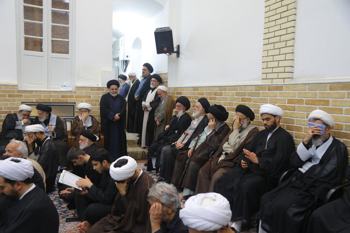 تصاویر / حضور علما و طلاب در بیت مرحوم آیت الله العظمی شبیری زنجانی