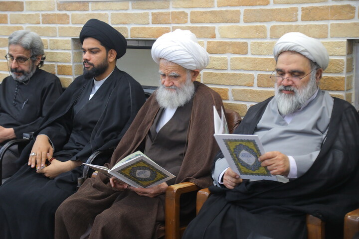 تصاویر / حضور علما و طلاب در بیت مرحوم آیت الله العظمی شبیری زنجانی