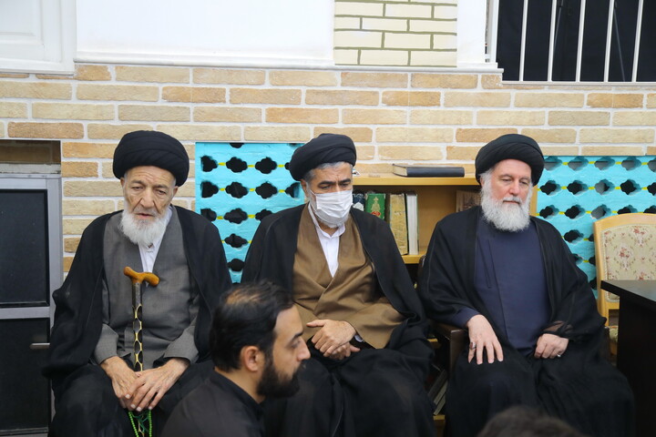 تصاویر / حضور علما و طلاب در بیت مرحوم آیت الله العظمی شبیری زنجانی