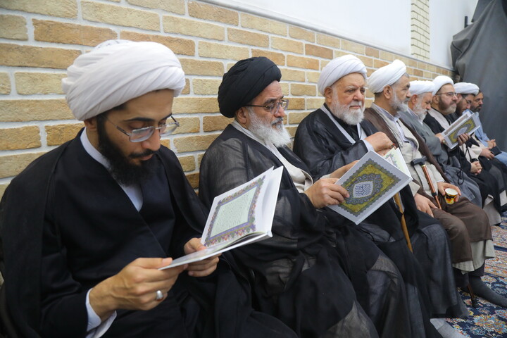 تصاویر / حضور علما و طلاب در بیت مرحوم آیت الله العظمی شبیری زنجانی