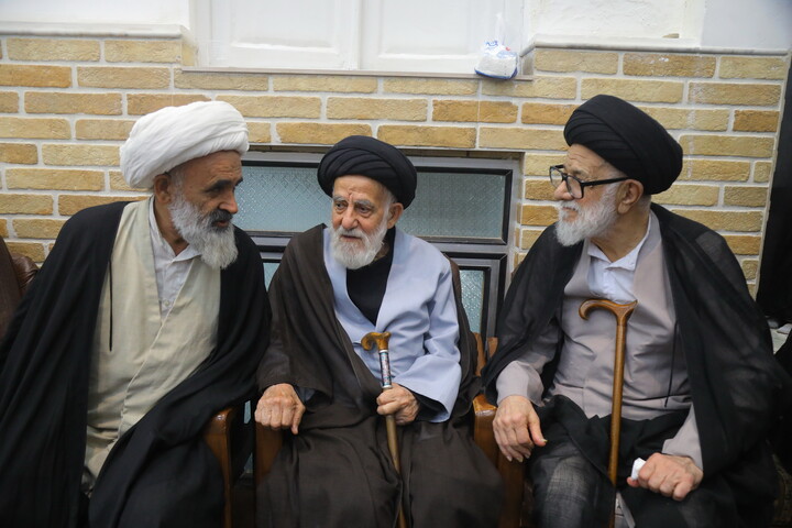 تصاویر / حضور علما و طلاب در بیت مرحوم آیت الله العظمی شبیری زنجانی