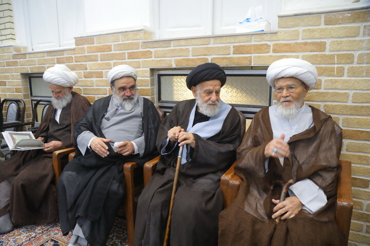 تصاویر / حضور علما و طلاب در بیت مرحوم آیت الله العظمی شبیری زنجانی