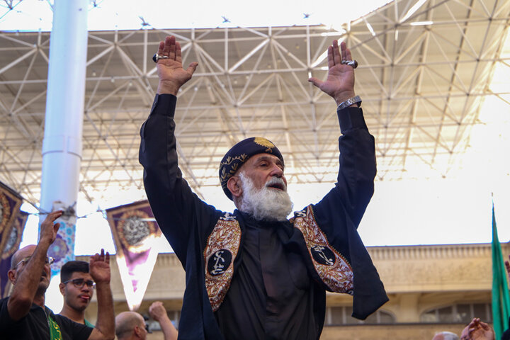 سوگواری مواکب‌داران عراقی در آستان کریمه اهل‌بیت(س)