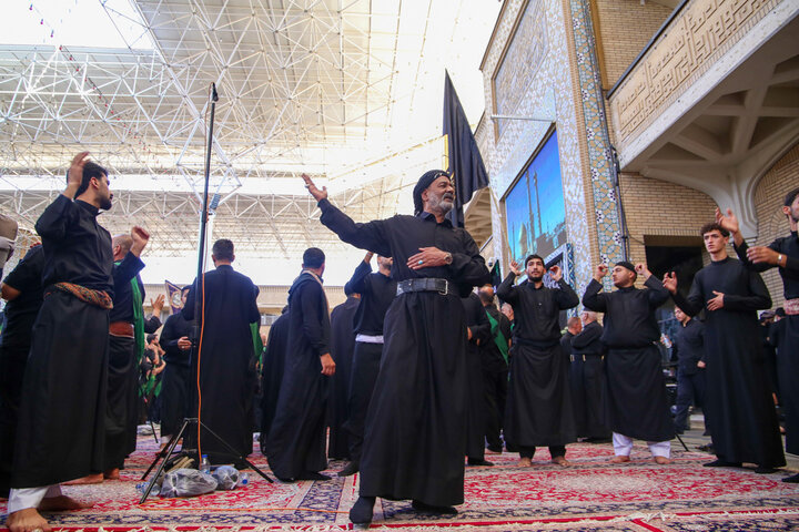 سوگواری مواکب‌داران عراقی در آستان کریمه اهل‌بیت(س)