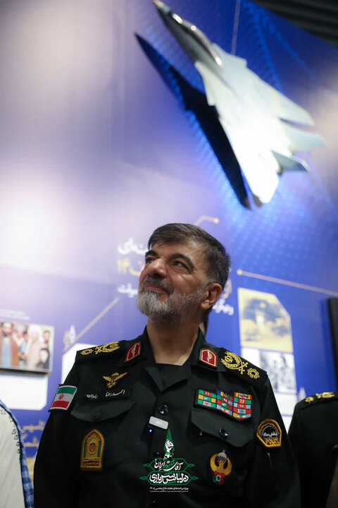 تصاویر/  بازدید فرمانده کل انتظامی جمهوری اسلامی ایران از نمایشگاه «در لباس سربازی»