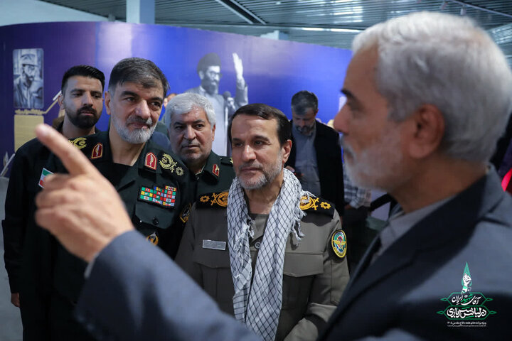 تصاویر/  بازدید فرمانده کل انتظامی جمهوری اسلامی ایران از نمایشگاه «در لباس سربازی»