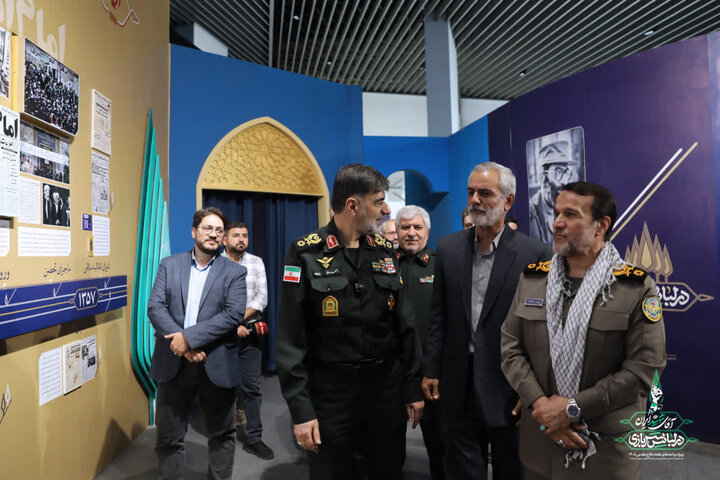 تصاویر/  بازدید فرمانده کل انتظامی جمهوری اسلامی ایران از نمایشگاه «در لباس سربازی»
