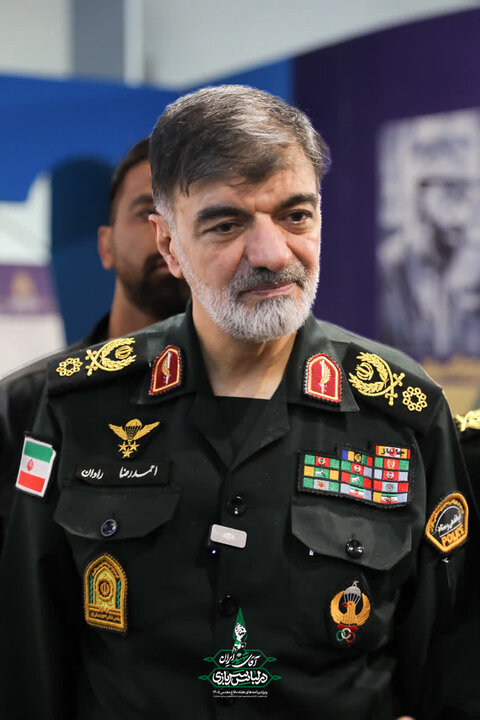 تصاویر/  بازدید فرمانده کل انتظامی جمهوری اسلامی ایران از نمایشگاه «در لباس سربازی»