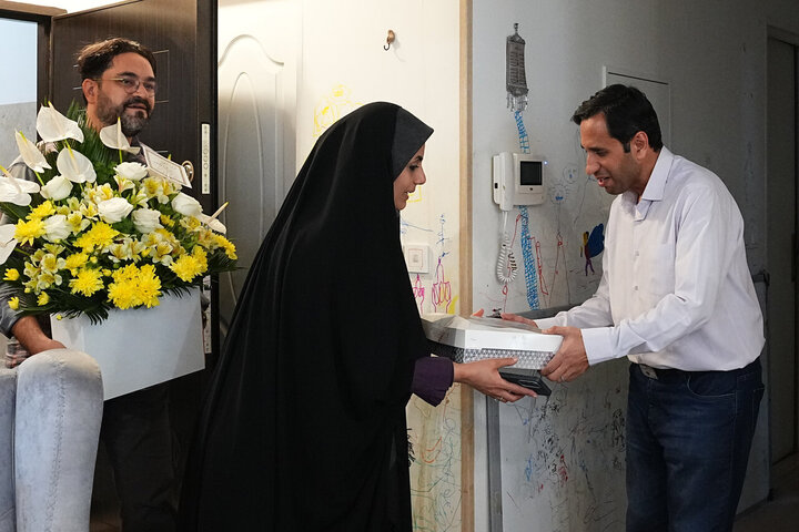 تصاویر/ دیدار نماینگان مجلس با خانواده شهید منصور عسگری