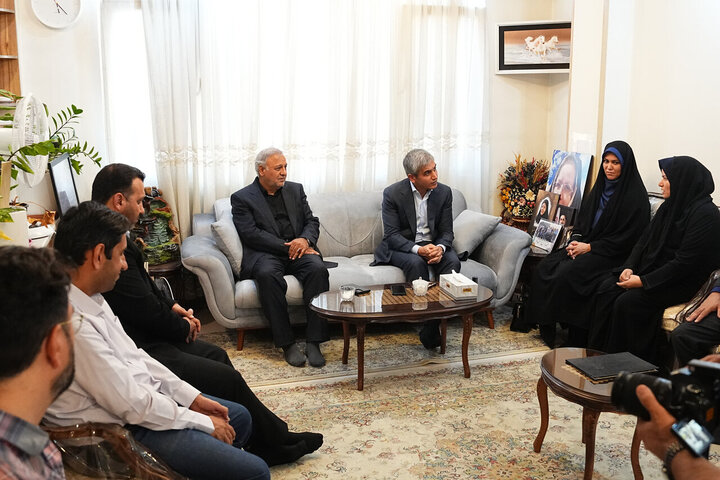 تصاویر/ دیدار نماینگان مجلس با خانواده شهید منصور عسگری