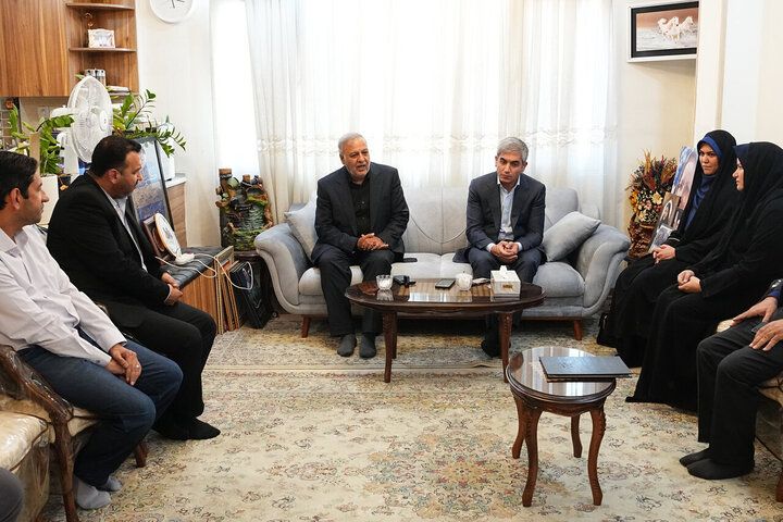 تصاویر/ دیدار نماینگان مجلس با خانواده شهید منصور عسگری