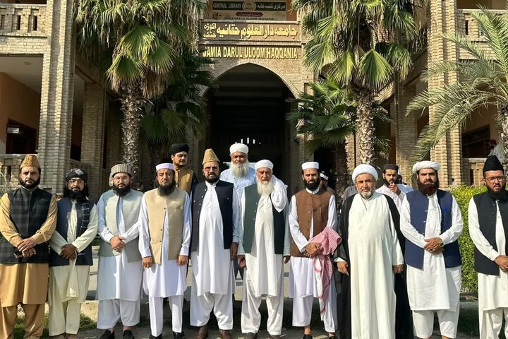 اکوڑہ خٹک؛ مختلف مکاتبِ فکر کے علماء کا جامعہ دارالعلوم حقانیہ کا دورہ