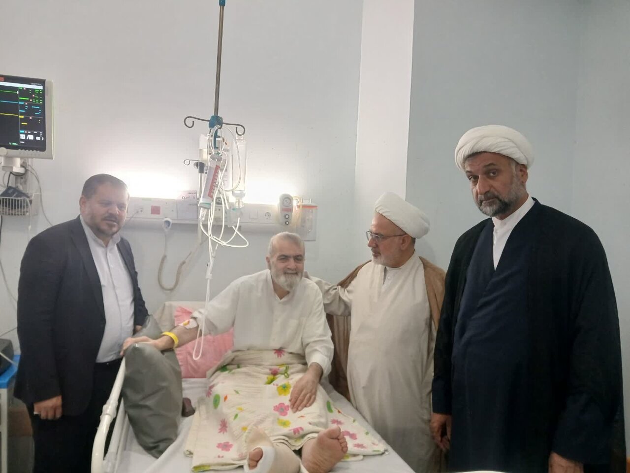 عیادت نمایندگان آیتالله اعرافی از روحانی ترکیهای