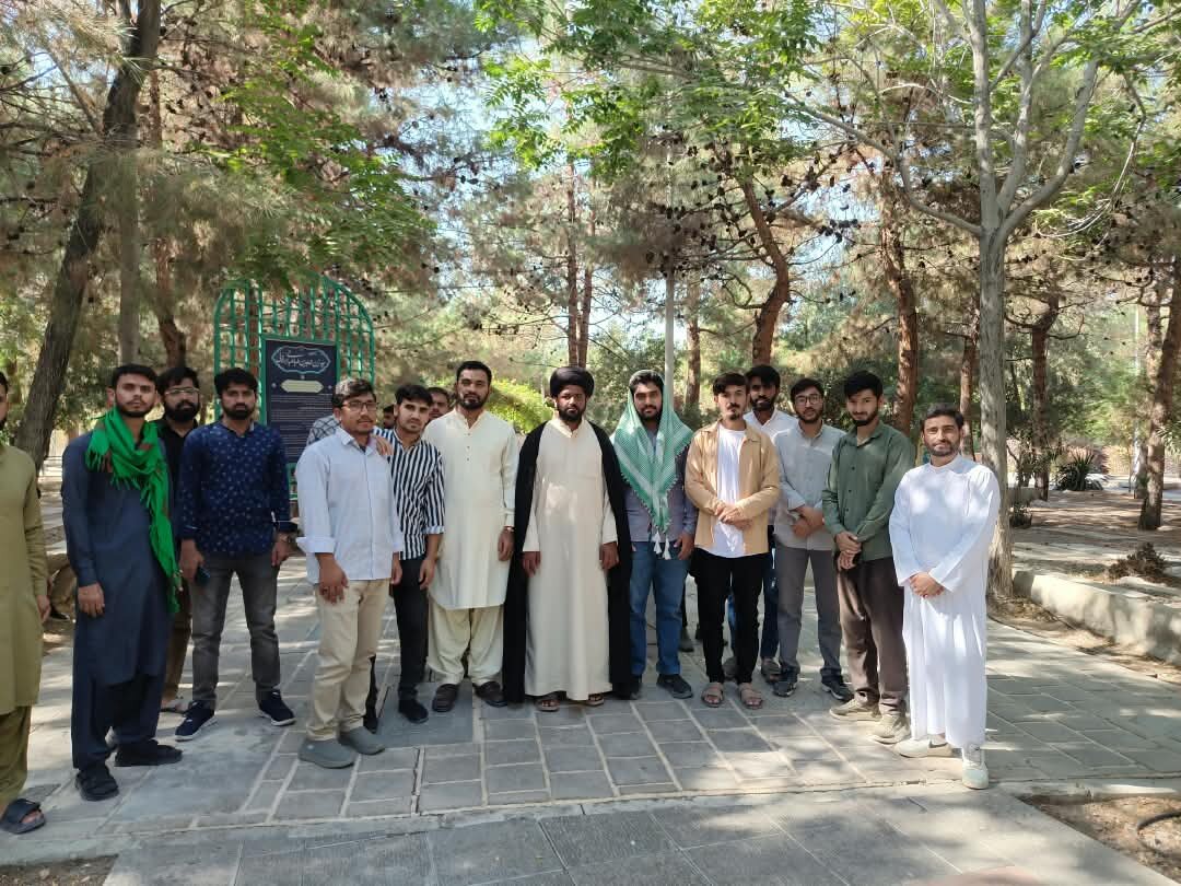 ایم ڈبلیو ایم اصفہان کے تحت طلاب اردو زبان کے لیے تخت فولاد اور گلستان شہداء کا معرفتی و زیارتی دورہ
