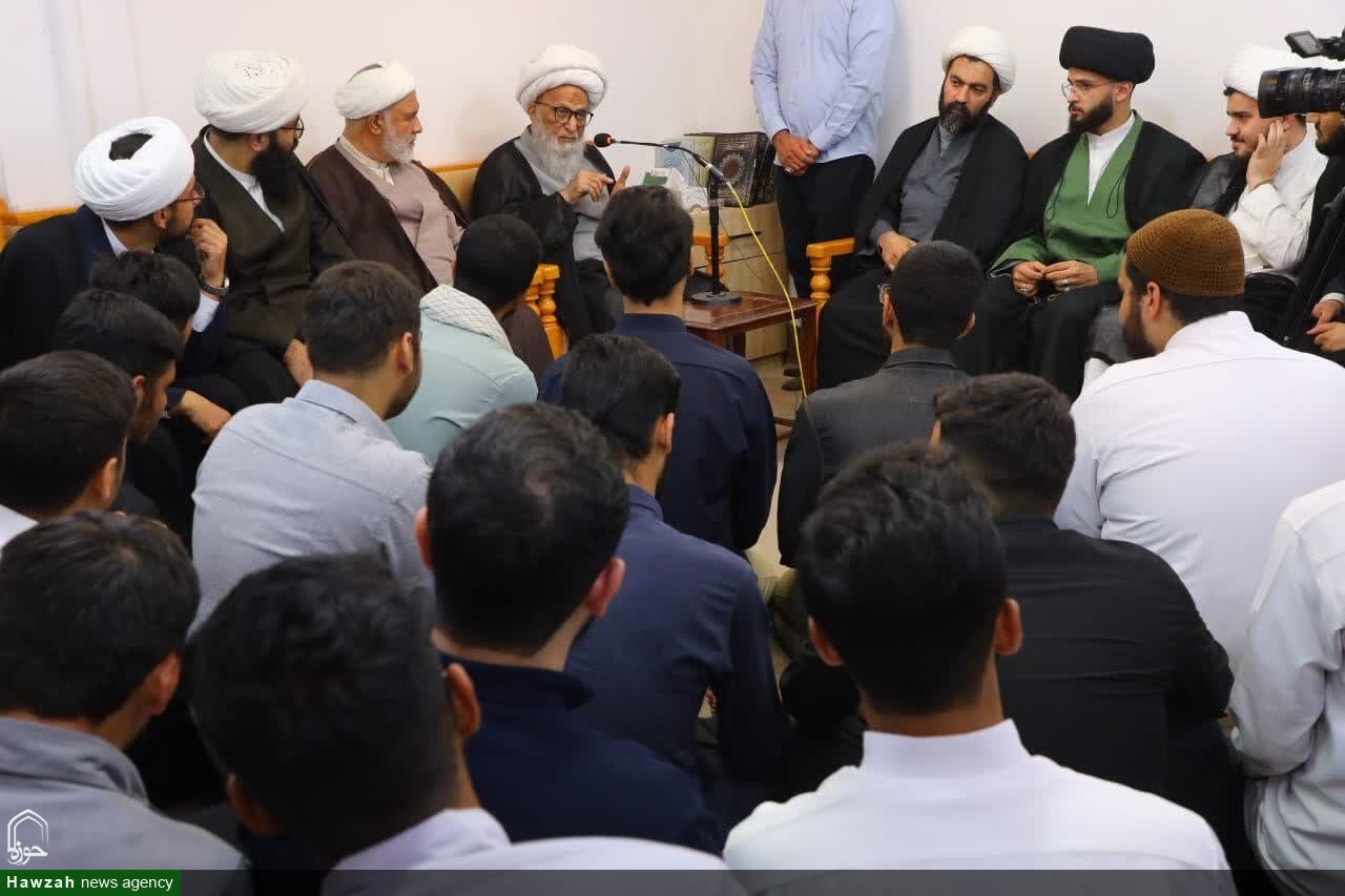 تصاویر / دیدار طلاب برگزیده مدرسه علمیه امام خمینی (ره) گرگان با علمای نجف اشرف