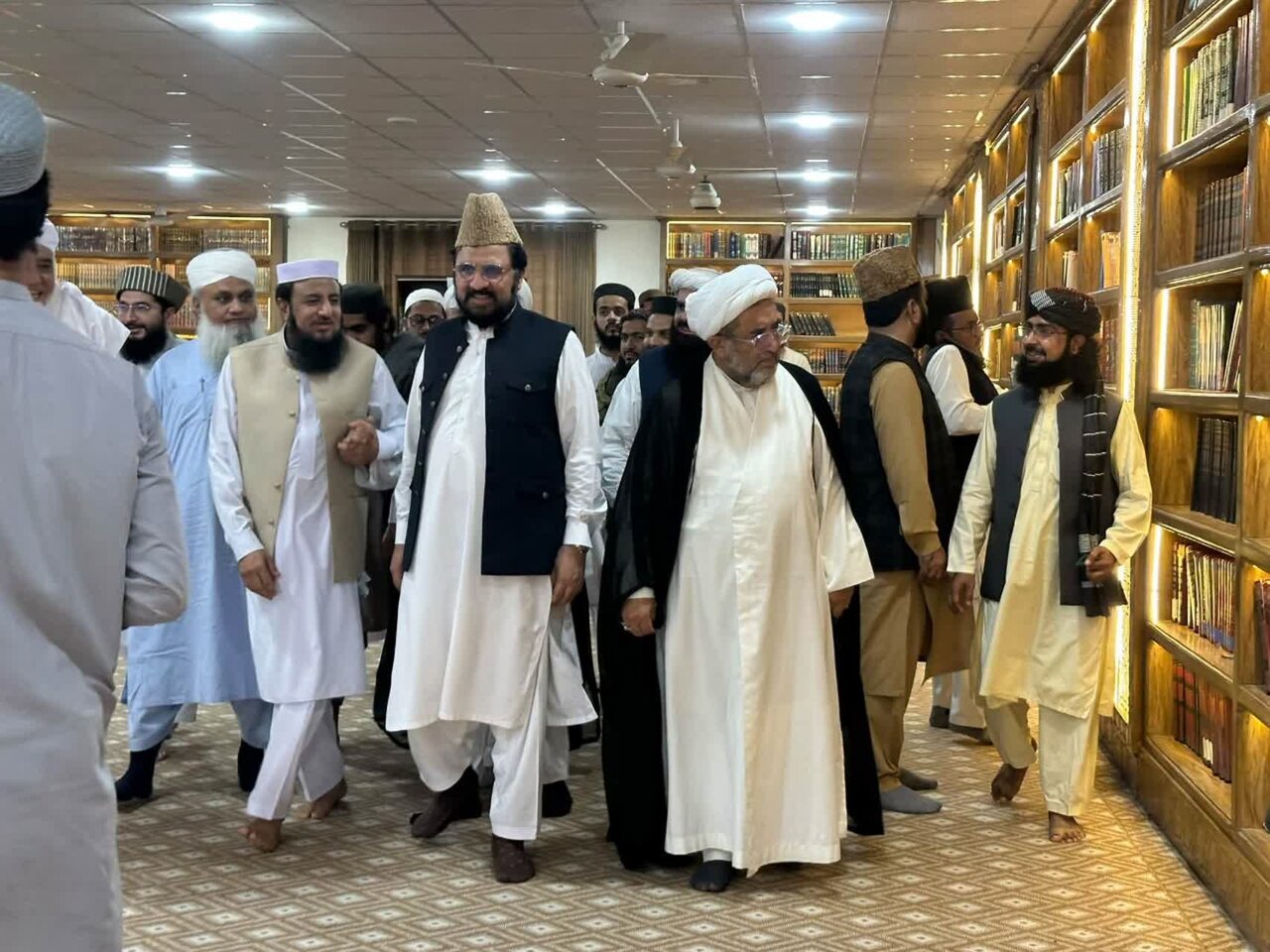 اکوڑہ خٹک؛ مختلف مکاتبِ فکر کے علماء کا جامعہ دارالعلوم حقانیہ کا دورہ