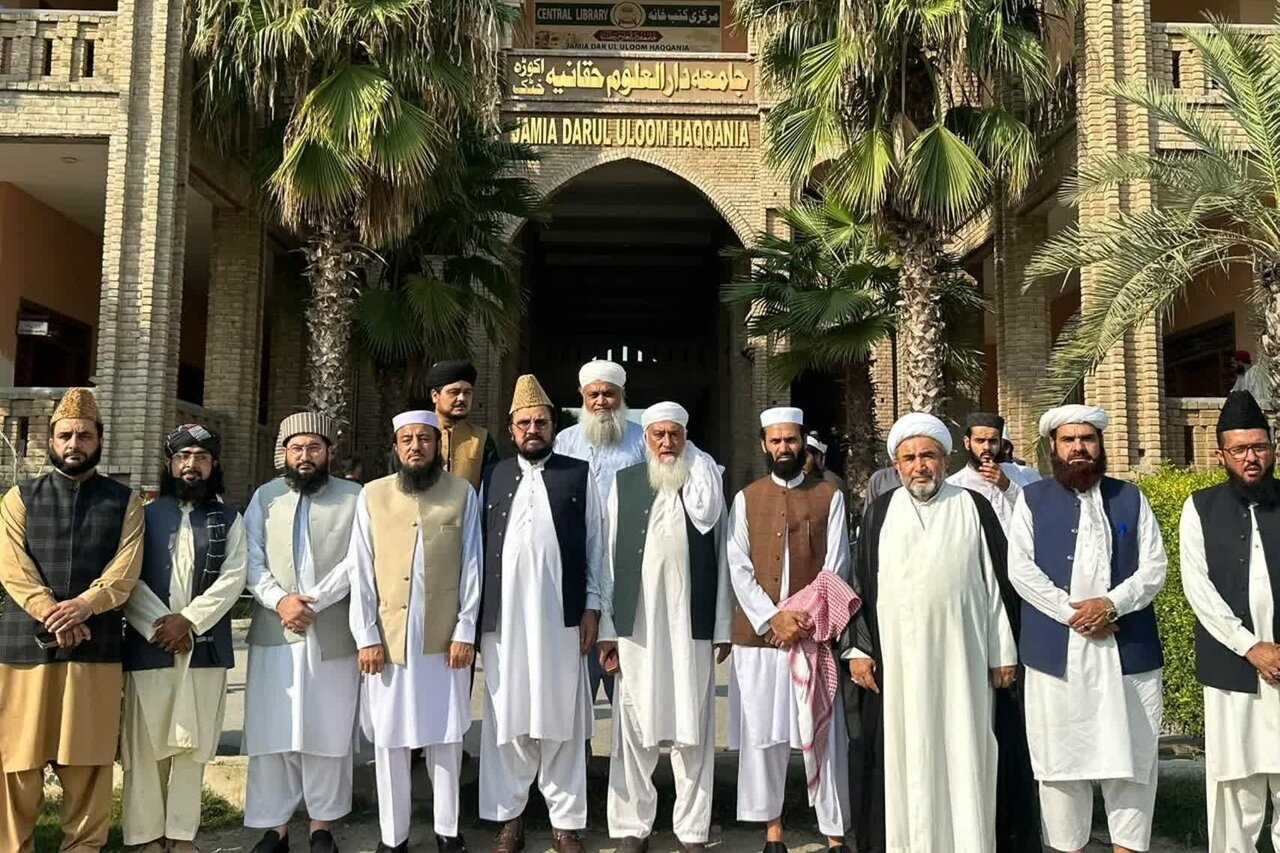اکوڑہ خٹک؛ مختلف مکاتبِ فکر کے علماء کا جامعہ دارالعلوم حقانیہ کا دورہ