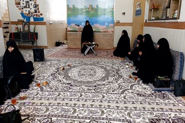استاد در مسائل اخلاقی و تربیتی همراه طلبه باشد