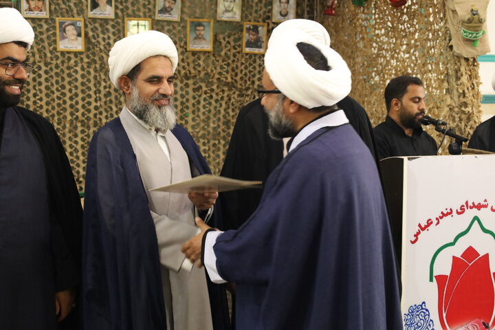گزارش تصویری |تجدید میثاق طلاب و روحانیون اصفهان با شهدا در آغاز هفته دفاع مقدس