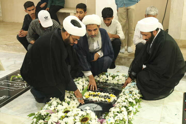 گزارش تصویری |تجدید میثاق طلاب و روحانیون اصفهان با شهدا در آغاز هفته دفاع مقدس