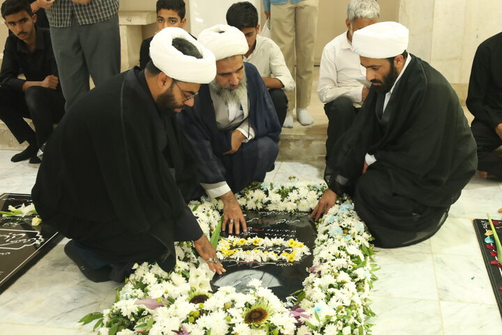گزارش تصویری |تجدید میثاق طلاب و روحانیون اصفهان با شهدا در آغاز هفته دفاع مقدس