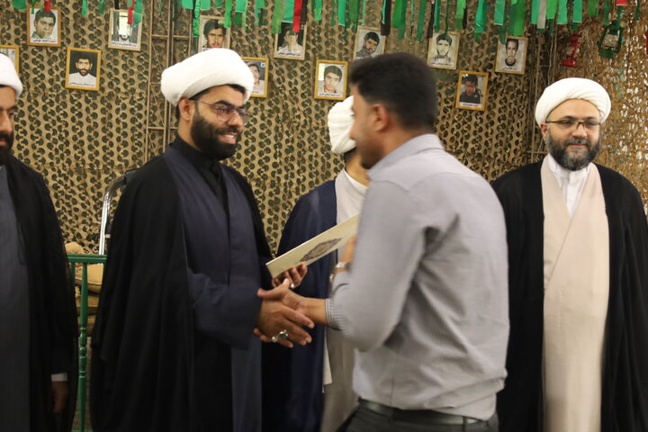گزارش تصویری |تجدید میثاق طلاب و روحانیون اصفهان با شهدا در آغاز هفته دفاع مقدس