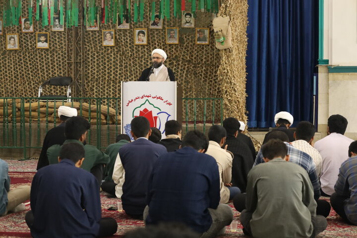 گزارش تصویری |تجدید میثاق طلاب و روحانیون اصفهان با شهدا در آغاز هفته دفاع مقدس