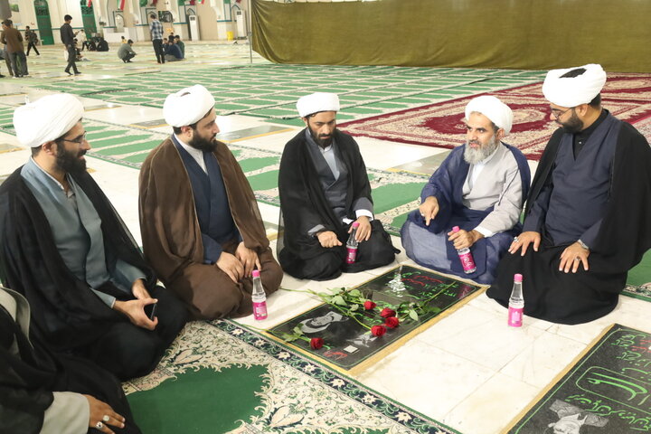 گزارش تصویری |تجدید میثاق طلاب و روحانیون اصفهان با شهدا در آغاز هفته دفاع مقدس