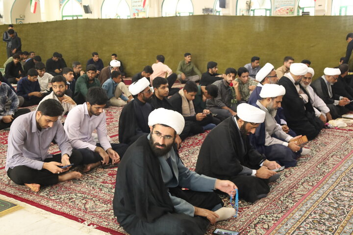 گزارش تصویری |تجدید میثاق طلاب و روحانیون اصفهان با شهدا در آغاز هفته دفاع مقدس