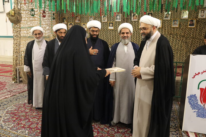 گزارش تصویری |تجدید میثاق طلاب و روحانیون اصفهان با شهدا در آغاز هفته دفاع مقدس