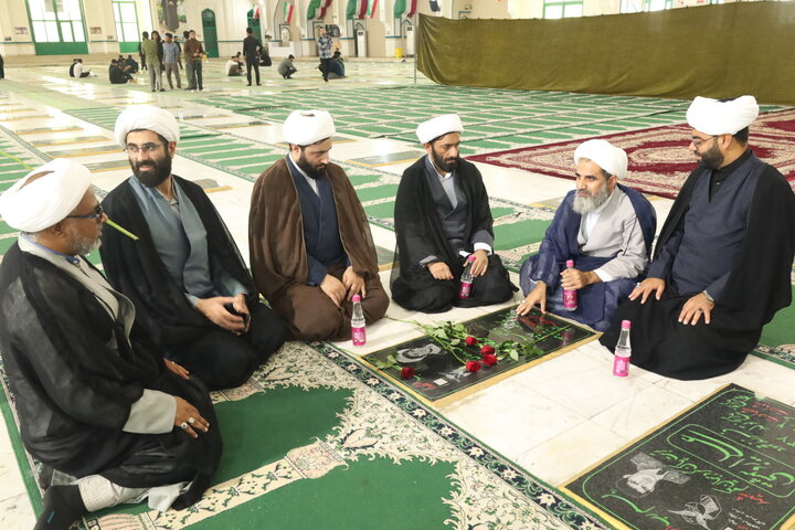 گزارش تصویری |تجدید میثاق طلاب و روحانیون اصفهان با شهدا در آغاز هفته دفاع مقدس