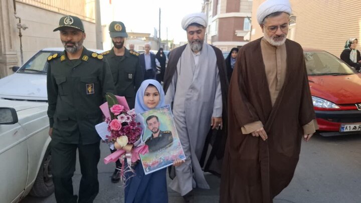 تصاویر/آغازسال تحصیلی جدید باهمراهی فرزندان دانش آموز شهداء درکاشان